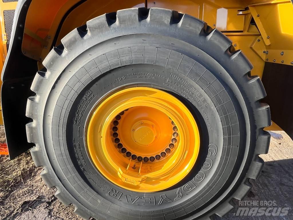 Volvo L 220 H لوادر بعجل