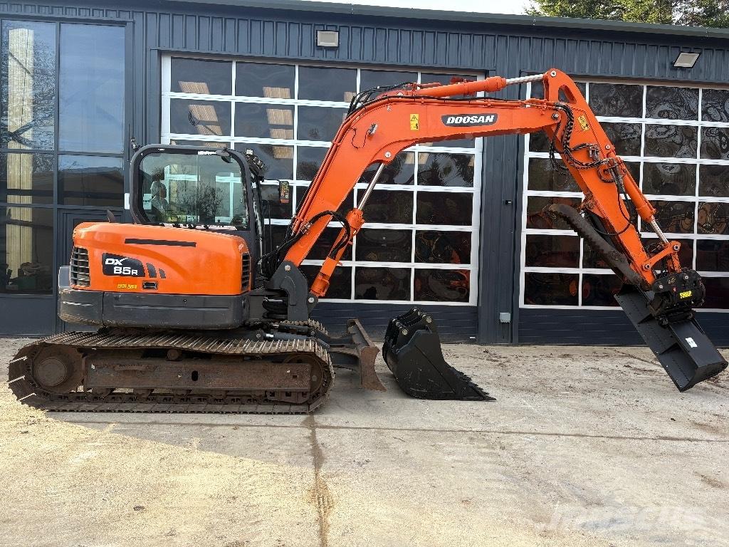 Doosan DX 85 R حفارات وسط 7 طن - 12 طن