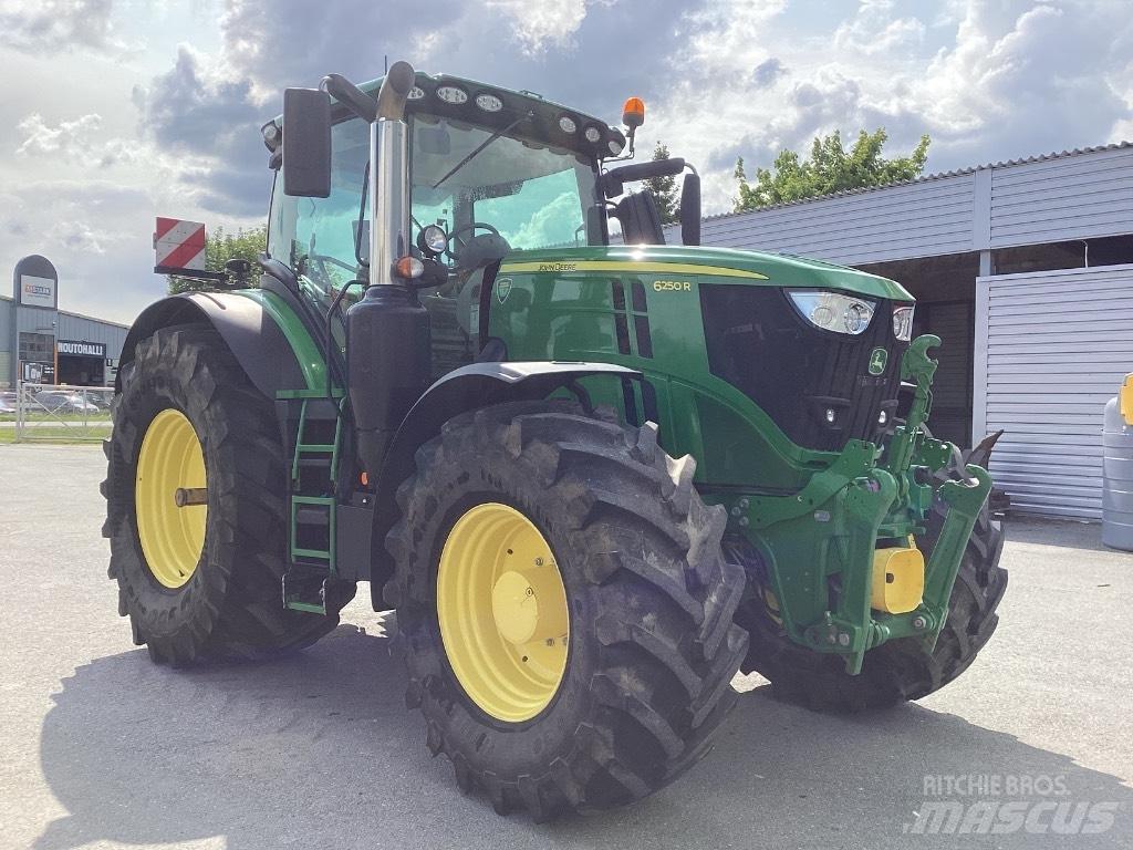 John Deere 6250 R الجرارات