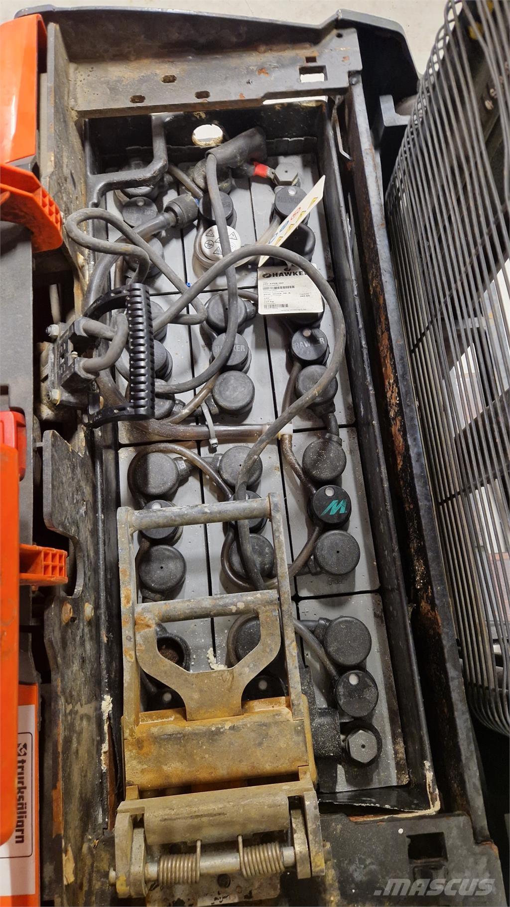 Toyota SWE120L شاحنات مناولة ذاتية الدفع