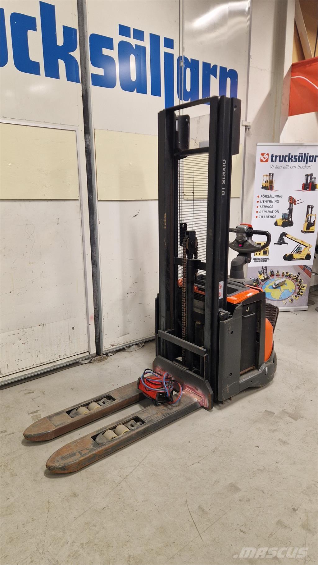 Toyota SWE120L شاحنات مناولة ذاتية الدفع