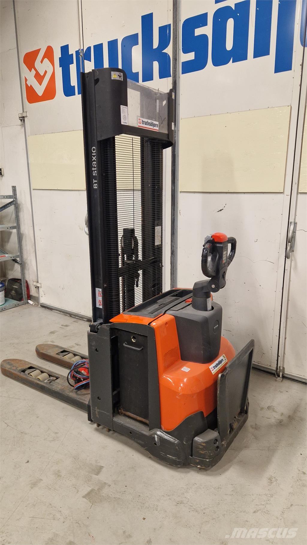 Toyota SWE120L شاحنات مناولة ذاتية الدفع