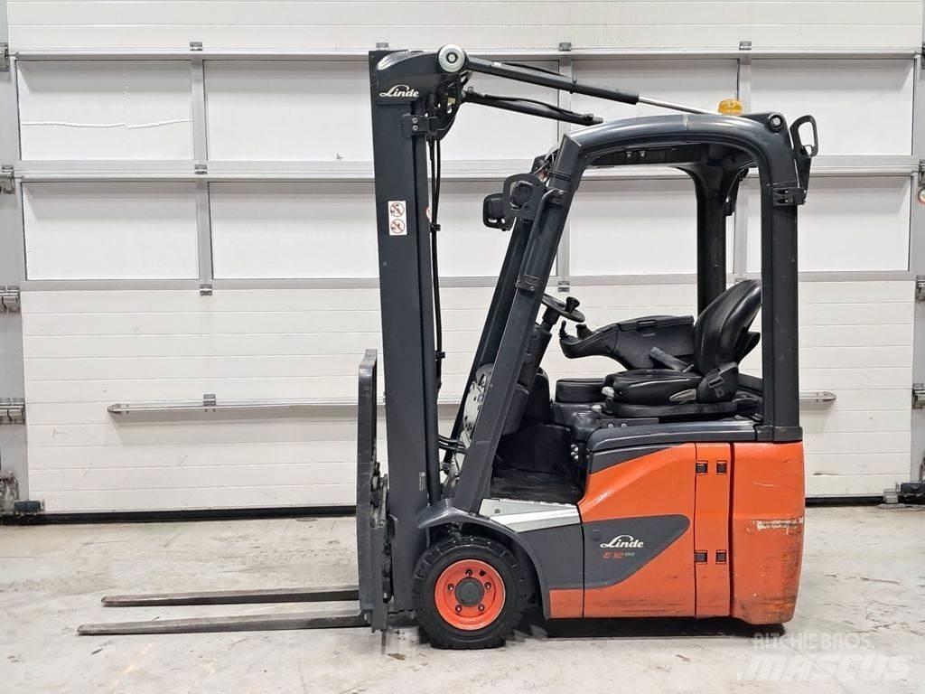 Linde E12-02 شاحنات ذات رافعات شوكية تعمل بالكهرباء