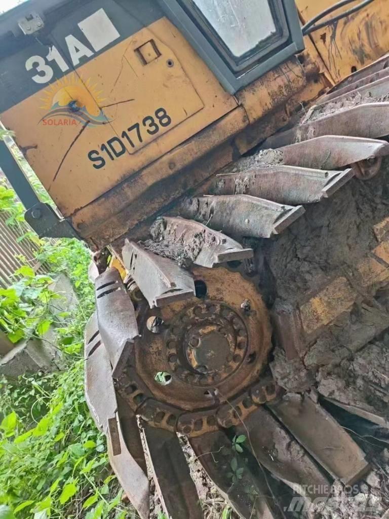 Komatsu D 31 A بلدوزرات مجنزرة