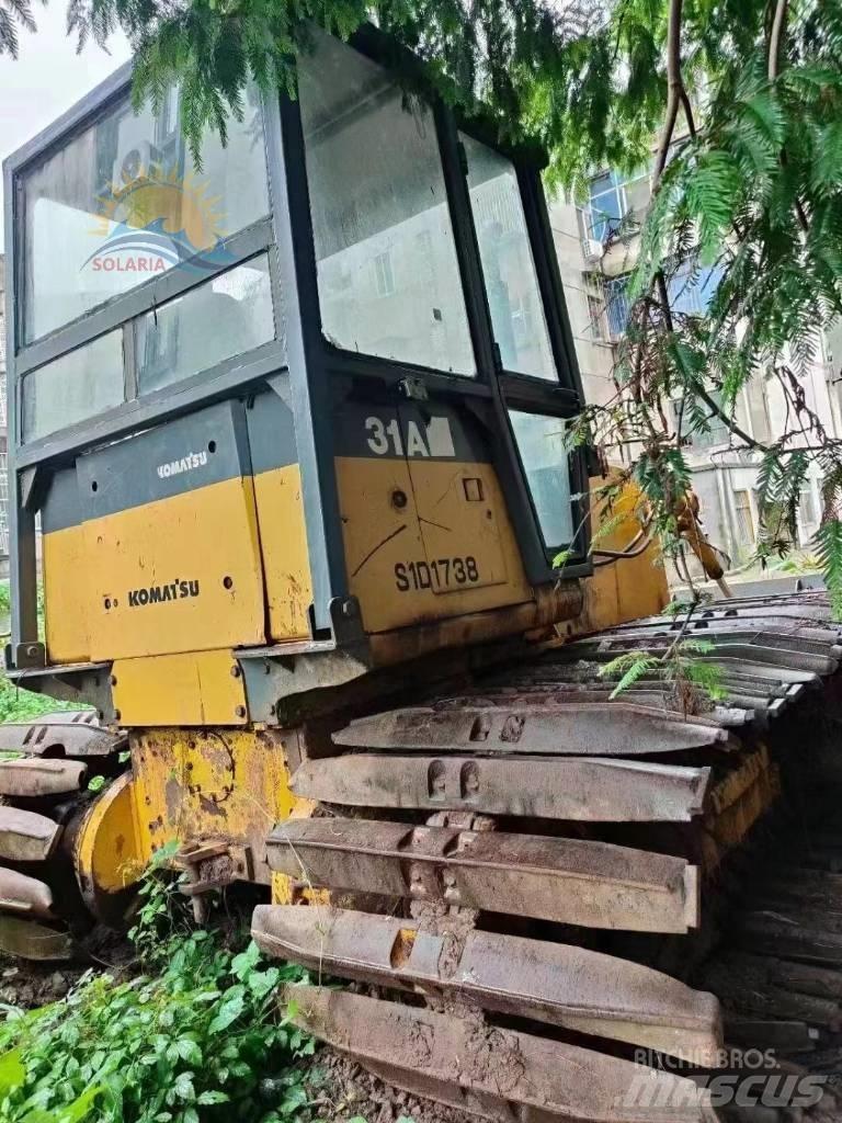 Komatsu D 31 A بلدوزرات مجنزرة