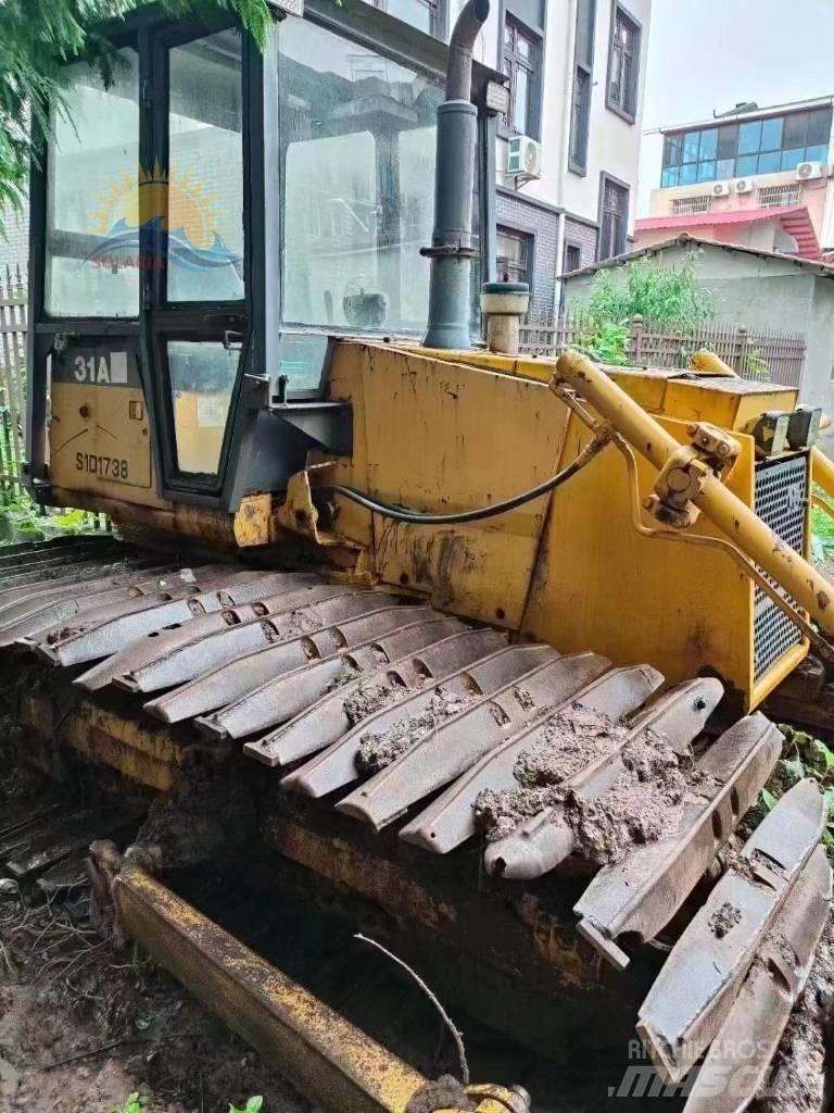 Komatsu D 31 A بلدوزرات مجنزرة
