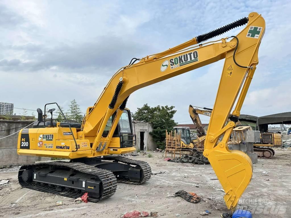 Komatsu PC 200-8 حفارات زحافة