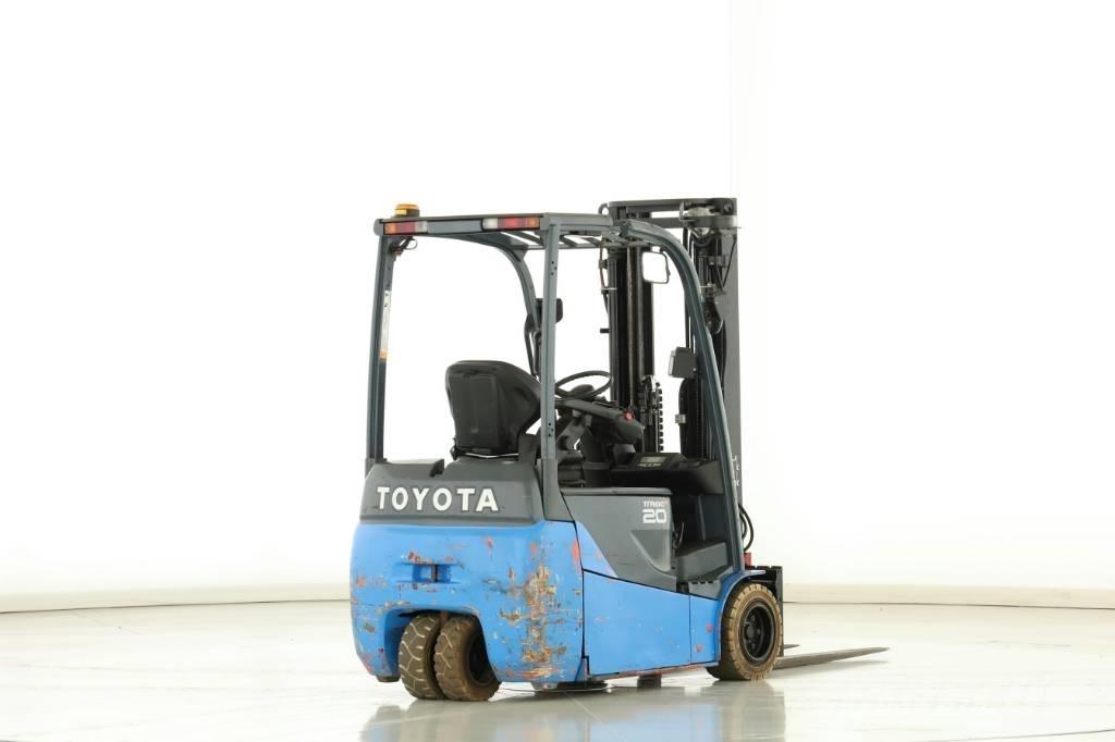 Toyota 8 FBET 20 شاحنات ذات رافعات شوكية تعمل بالكهرباء