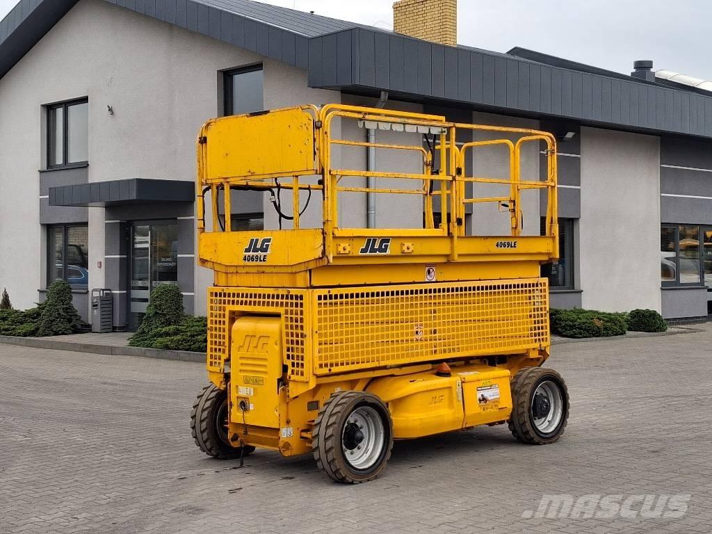 JLG 4069 LE رافعات مقصية الشكل