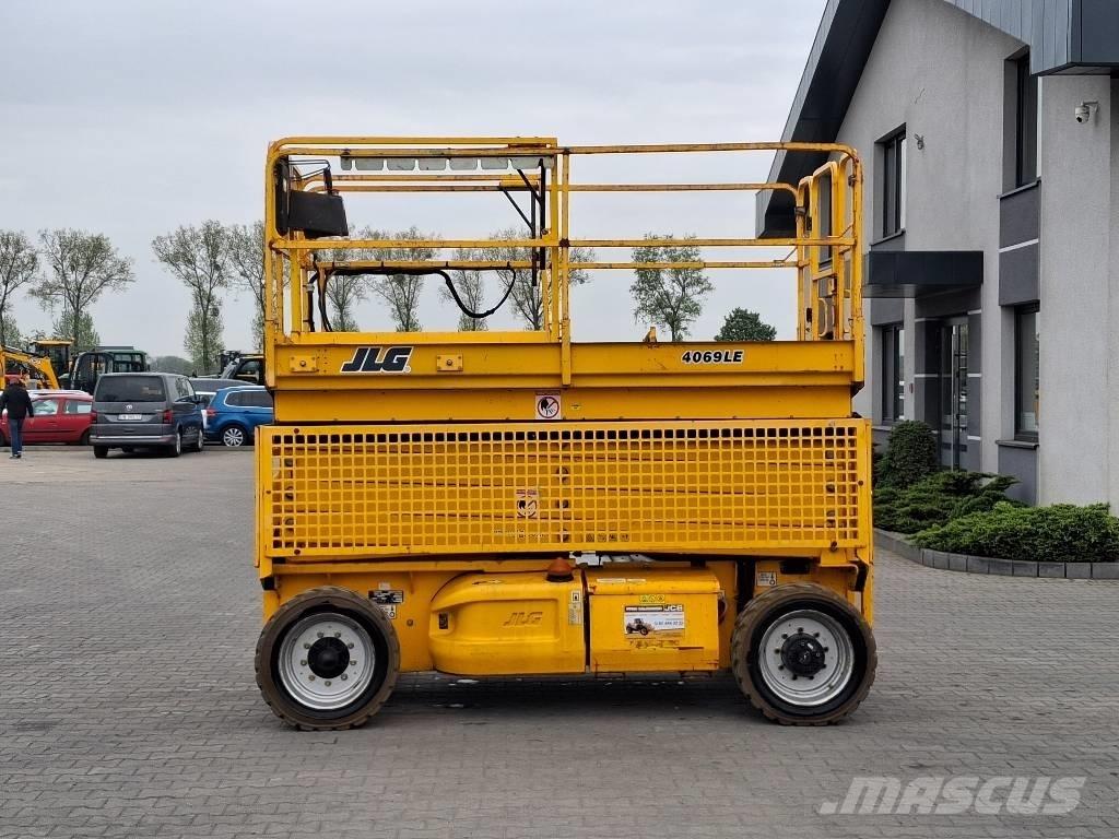 JLG 4069 LE رافعات مقصية الشكل