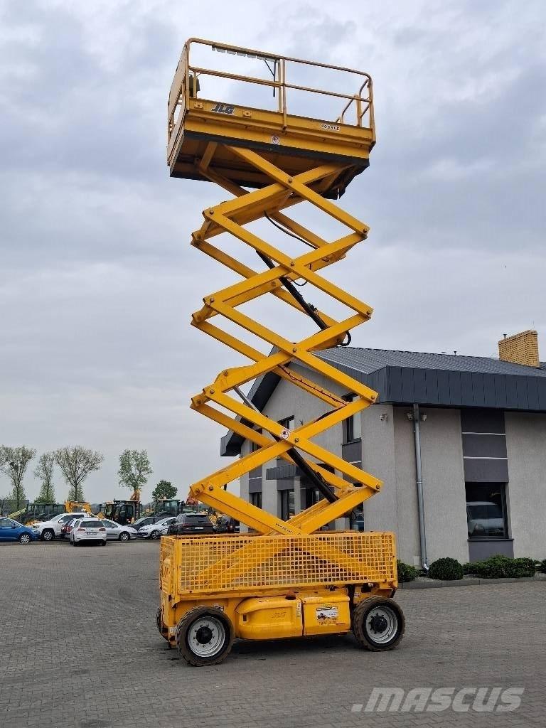 JLG 4069 LE رافعات مقصية الشكل