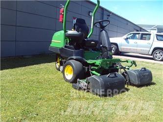 John Deere 2500 E محشات الخضر