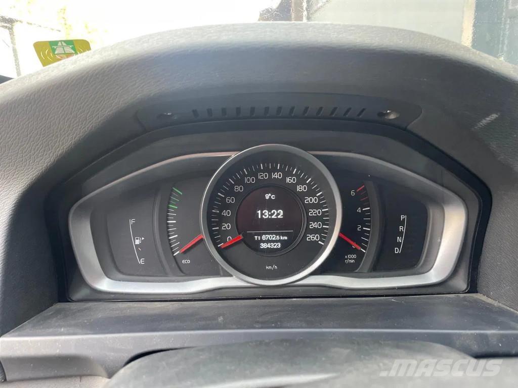 Volvo V60 . سيارات