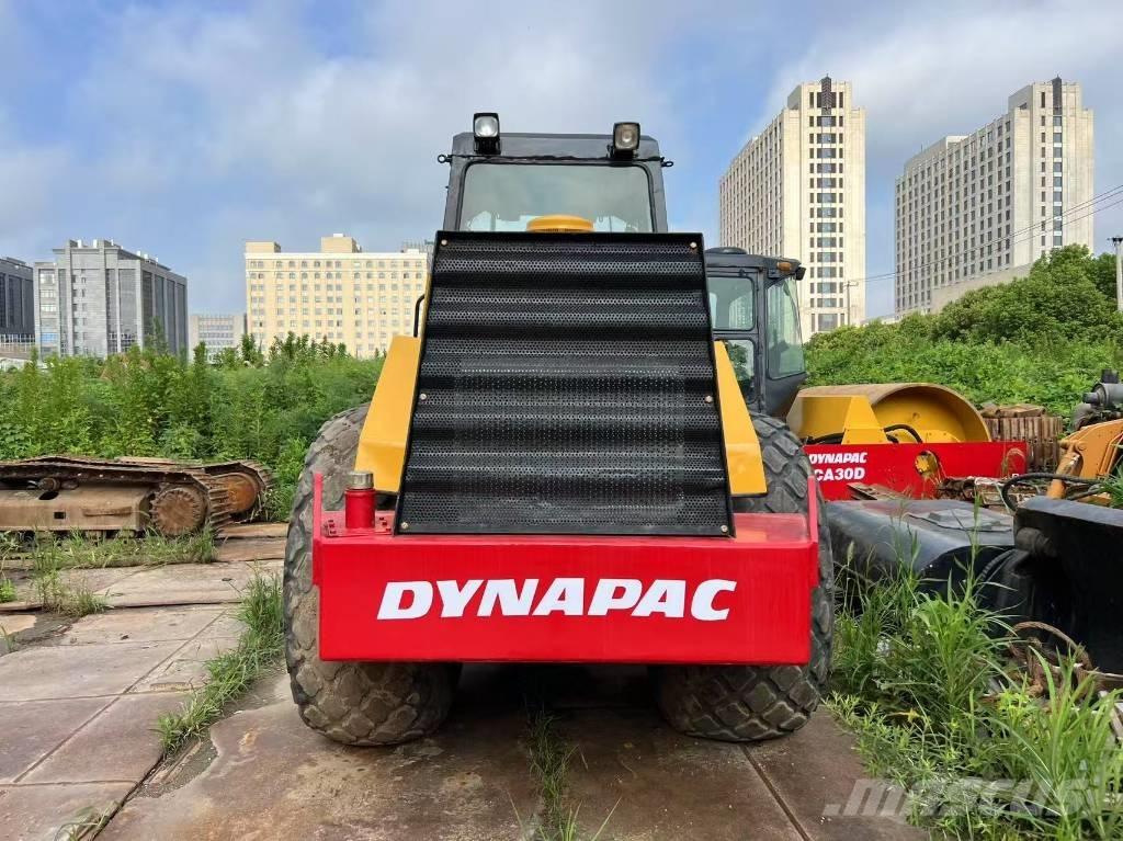 Dynapac CA 25 D مداحل أحادية الأسطوانة
