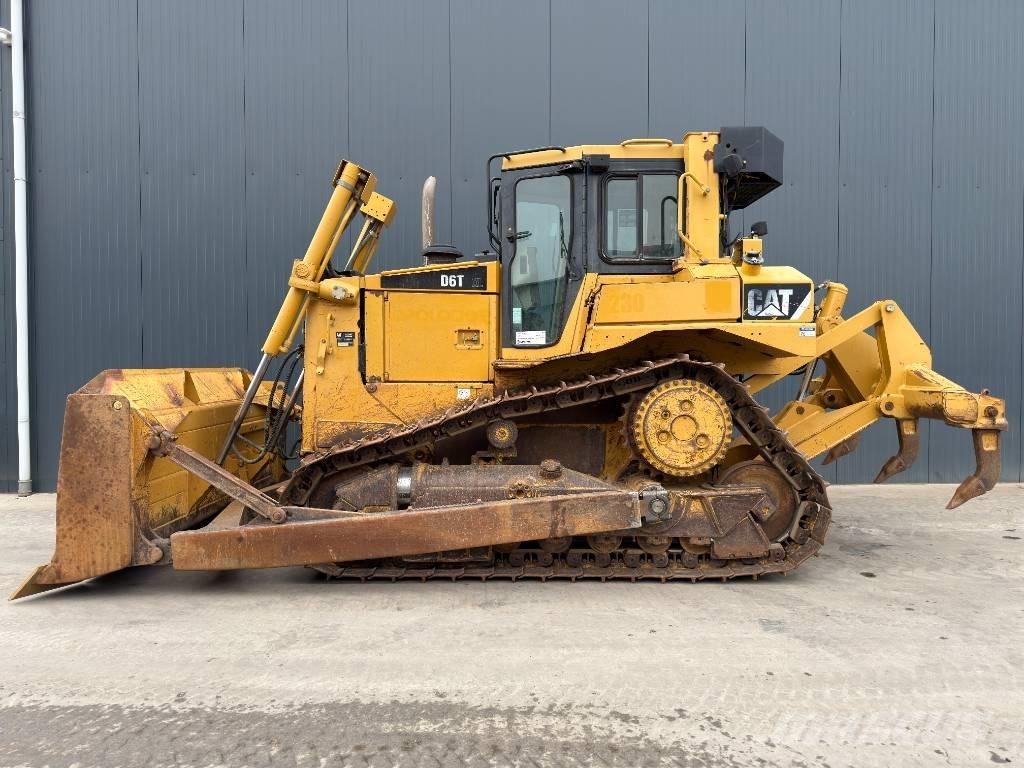 CAT D6T XL بلدوزرات مجنزرة