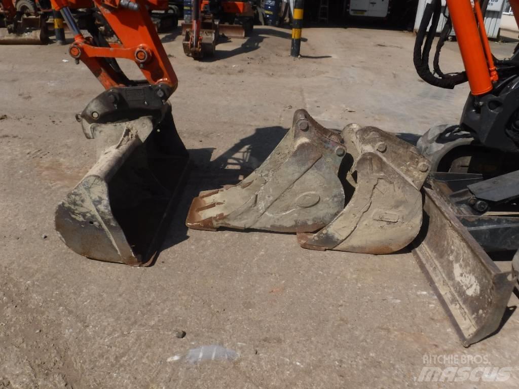 Hitachi ZX 85 US B-5 حفارات وسط 7 طن - 12 طن
