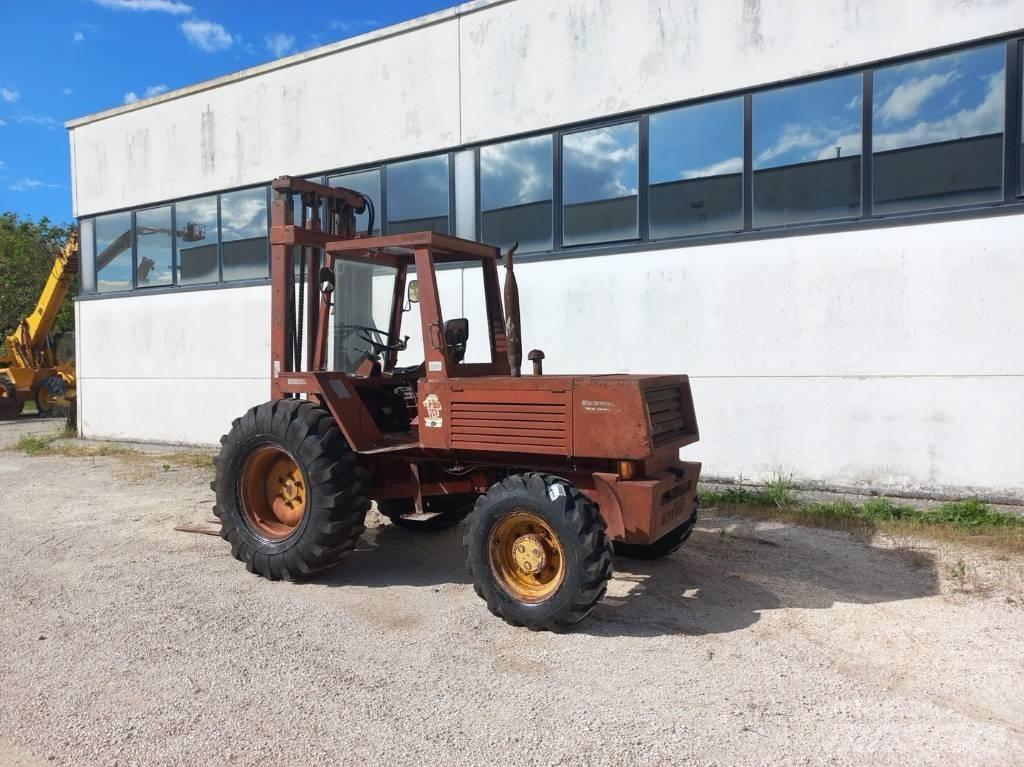 Manitou 4RM30G شاحنات الديزل
