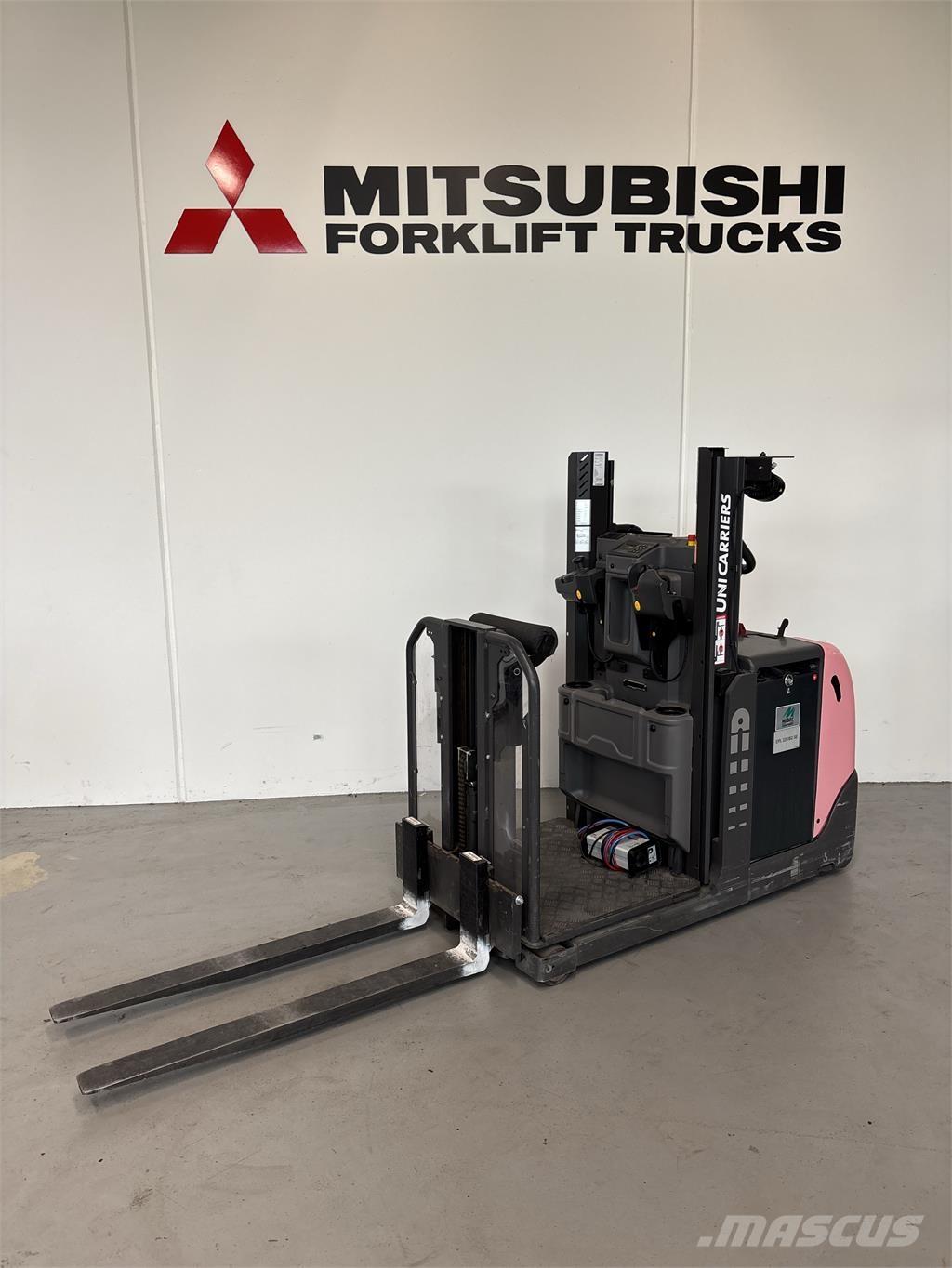 UniCarriers EPL100 معدات الرفع عالي المستوى