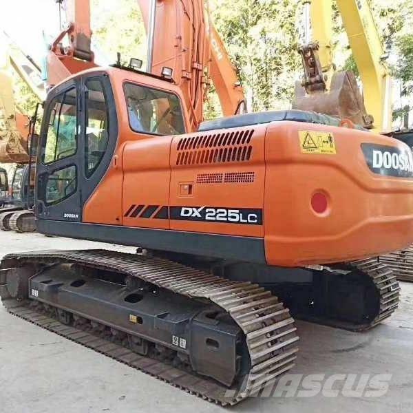 Doosan dx225 حفارات زحافة