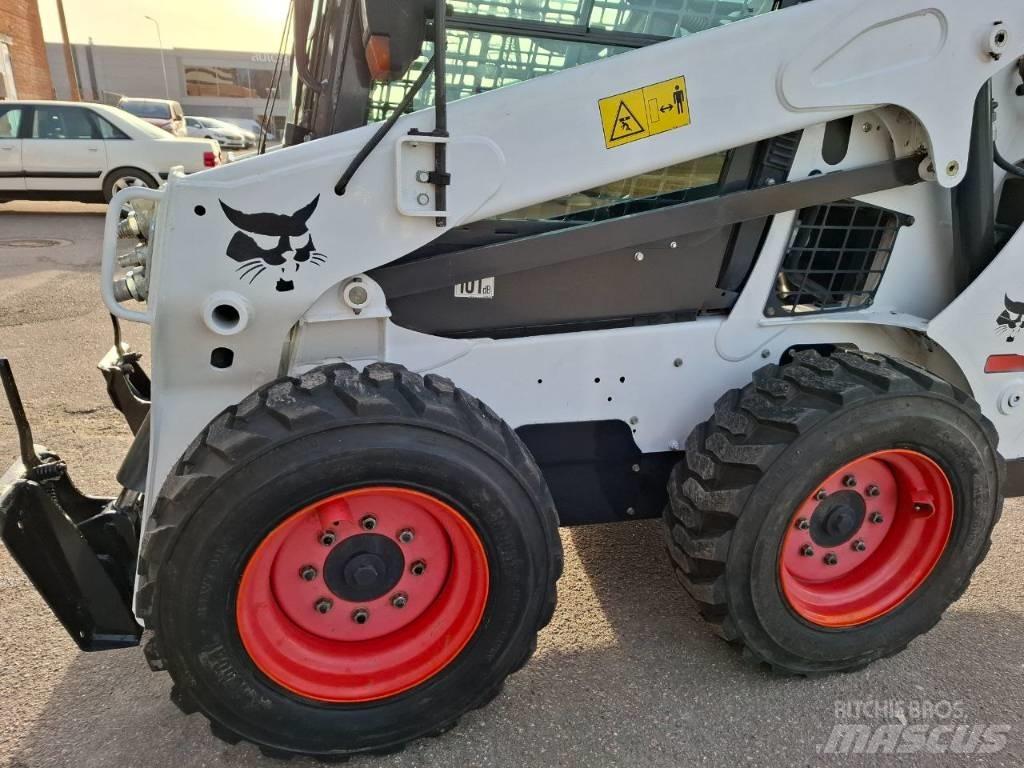 Bobcat S 530 لوادر انزلاقية التوجيه