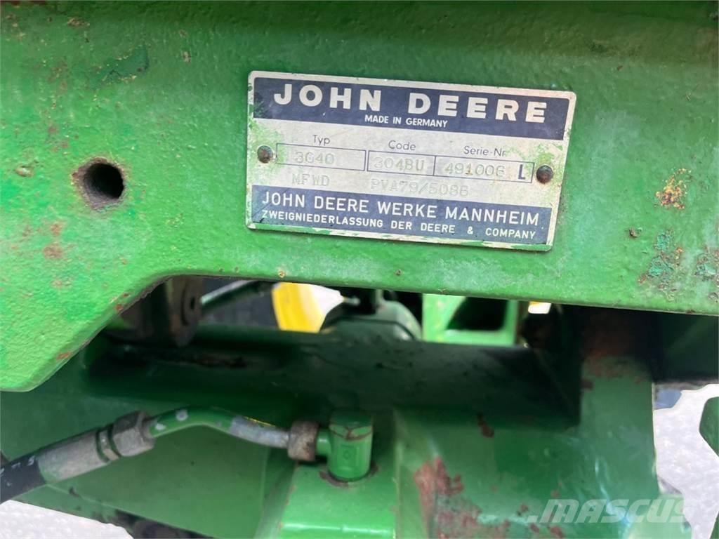 John Deere 3040 الجرارات