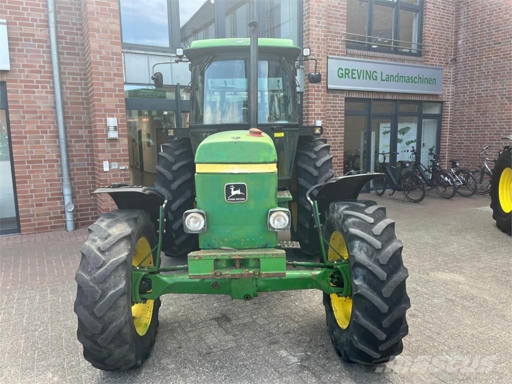 John Deere 3040 الجرارات