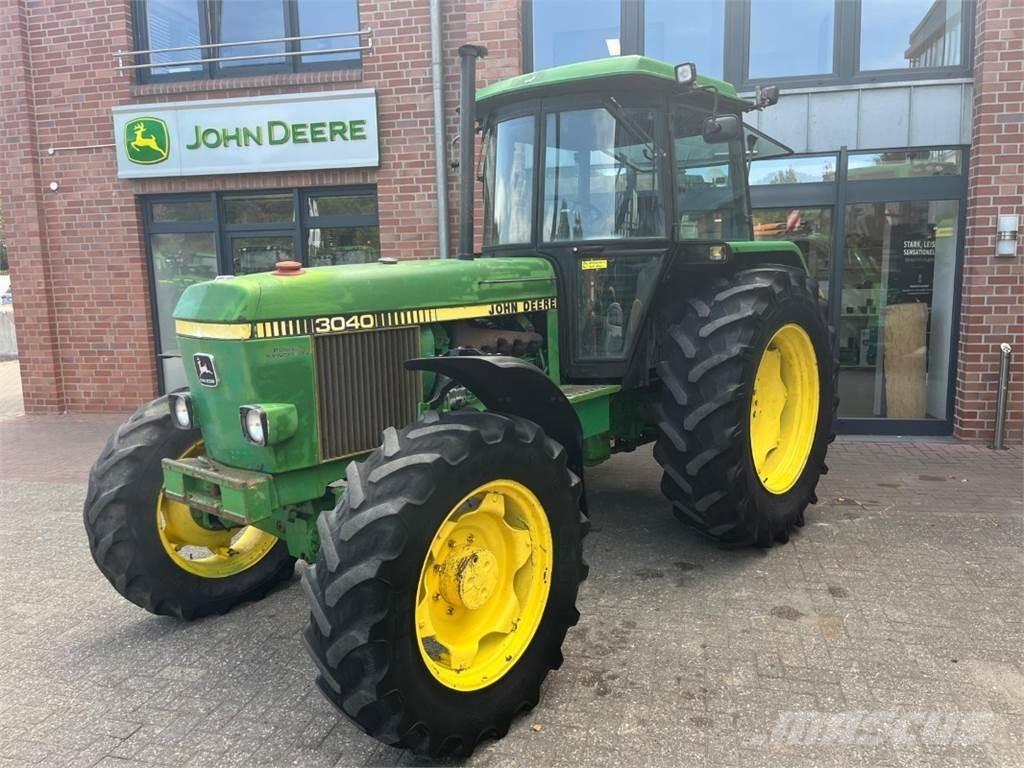 John Deere 3040 الجرارات