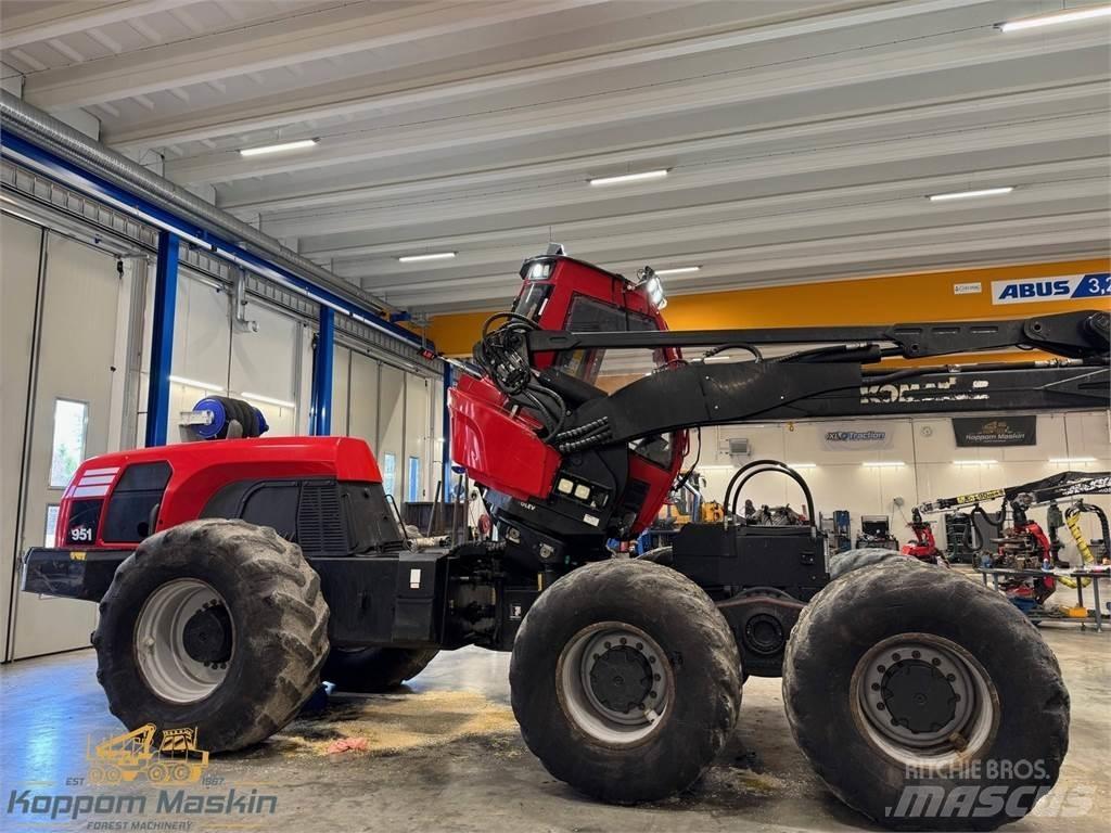 Komatsu 951 حصادات
