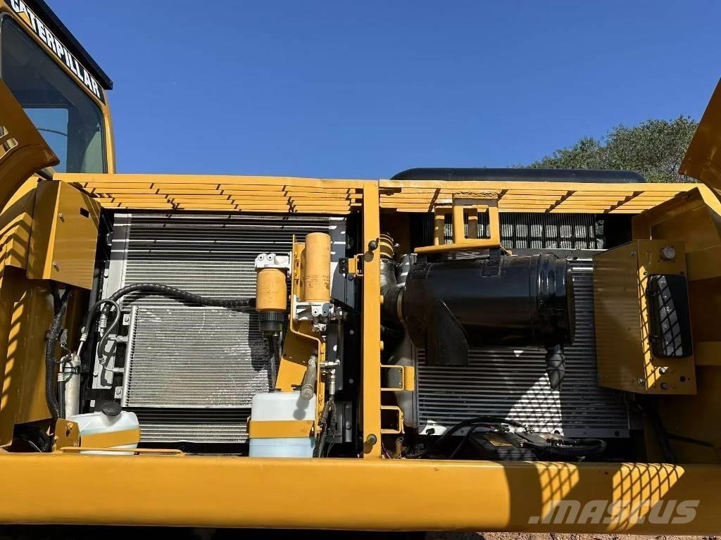 CAT 330C حفارات زحافة