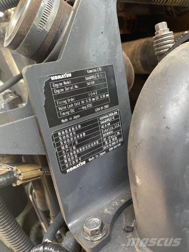 Komatsu PC 60-8 حفارات زحافة