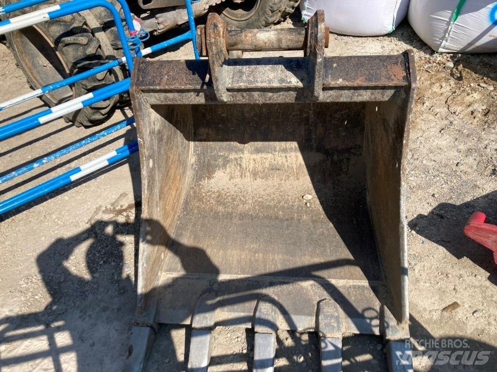 Hitachi ZX 135 US-6 حفارات زحافة