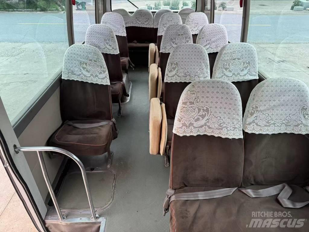 Toyota Coaster حافلة صغيرة