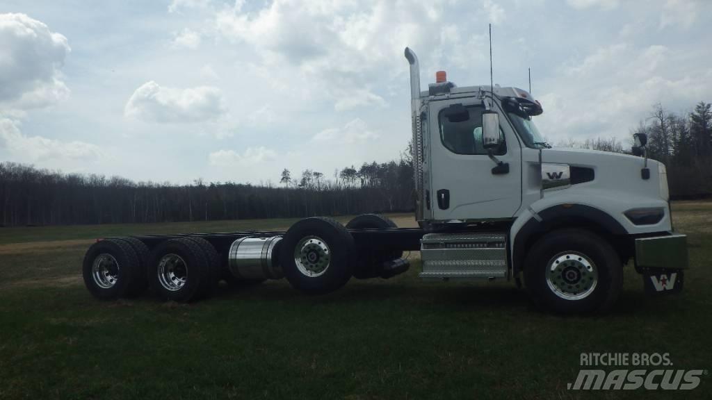 Western Star 49 X شاحنات بمقصورة وهيكل