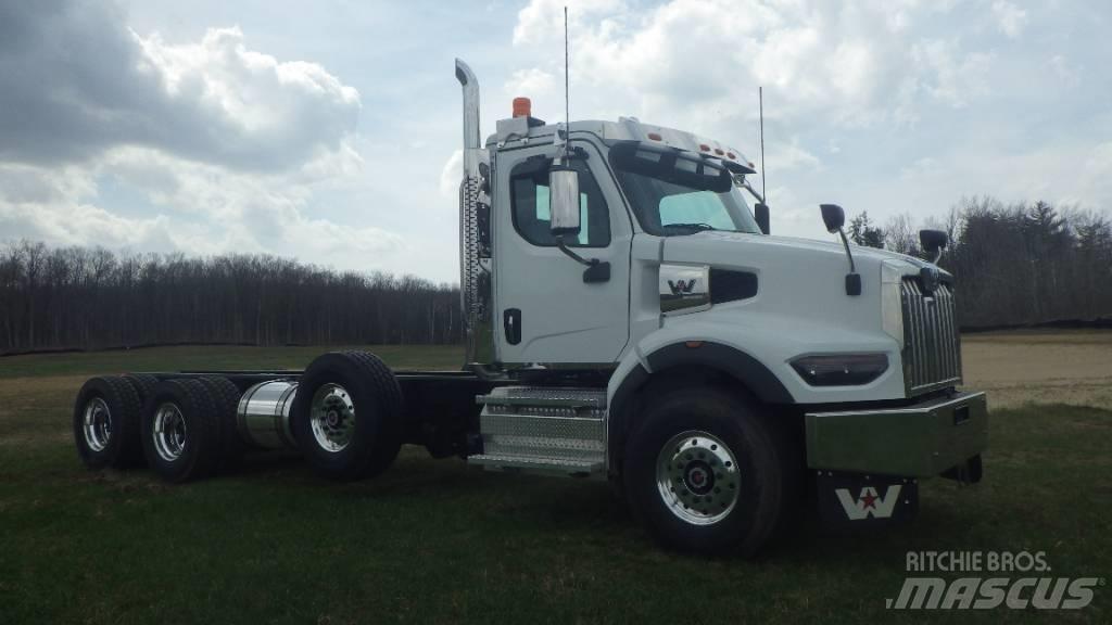 Western Star 49 X شاحنات بمقصورة وهيكل
