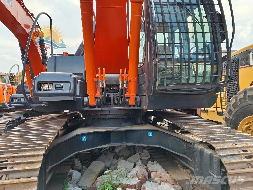 Hitachi ZX 200 حفارات زحافة