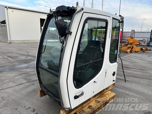 Liebherr R 317 CAB كابينة والداخلية