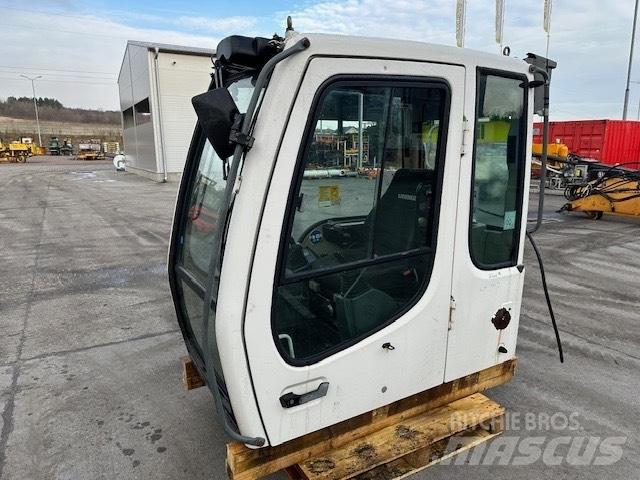 Liebherr R 317 CAB كابينة والداخلية