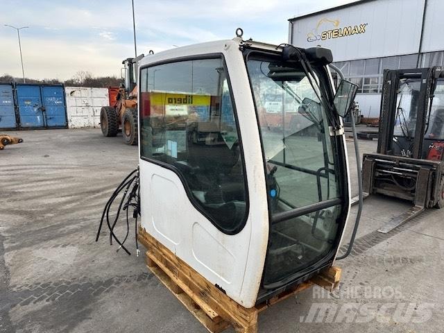 Liebherr R 317 CAB كابينة والداخلية