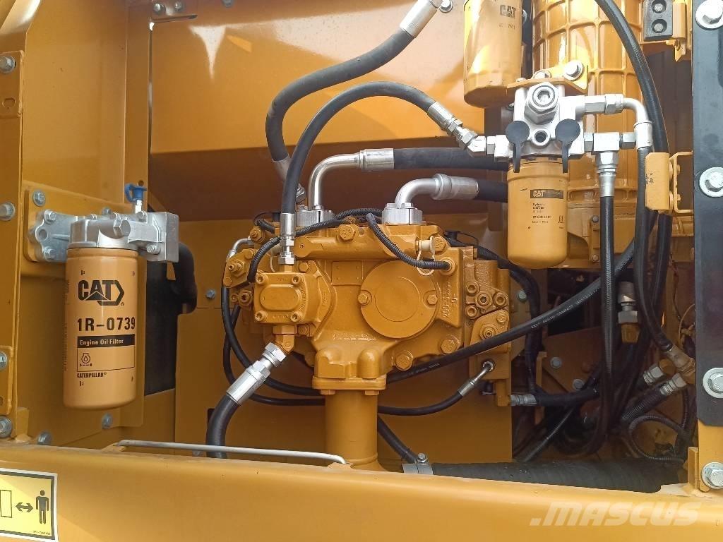 CAT 323 D2L حفارات زحافة