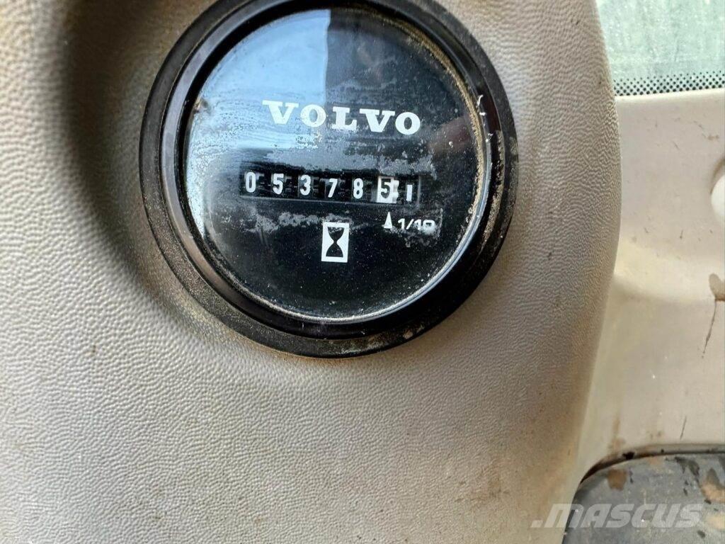 Volvo ECR145EL حفارات زحافة