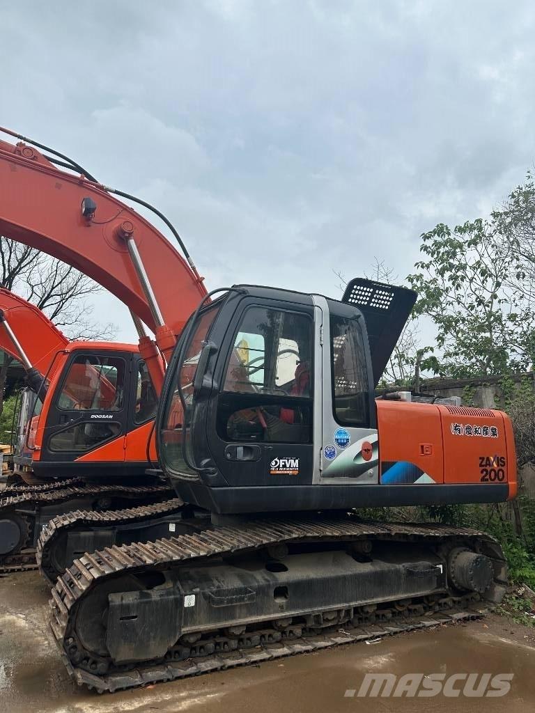 Hitachi ZX 200 حفارات زحافة