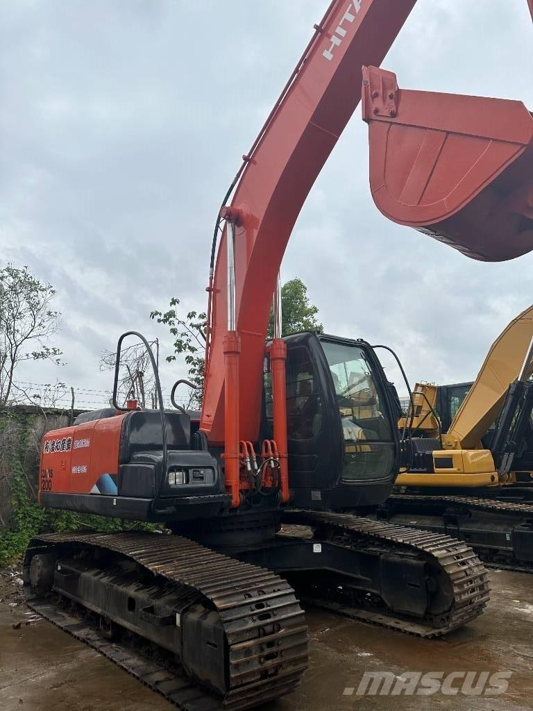 Hitachi ZX 200 حفارات زحافة