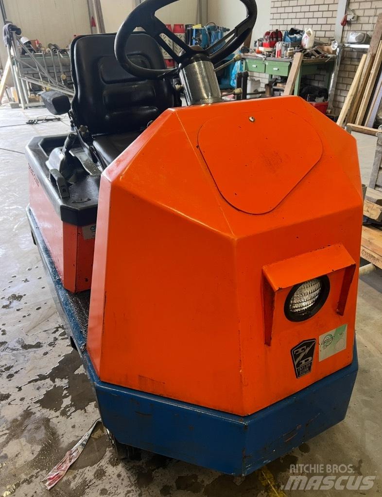 Taylor-Dunn C425 شاحنة قاطرة