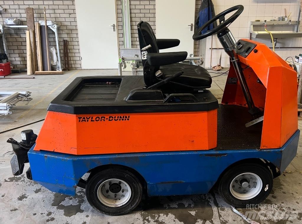 Taylor-Dunn C425 شاحنة قاطرة