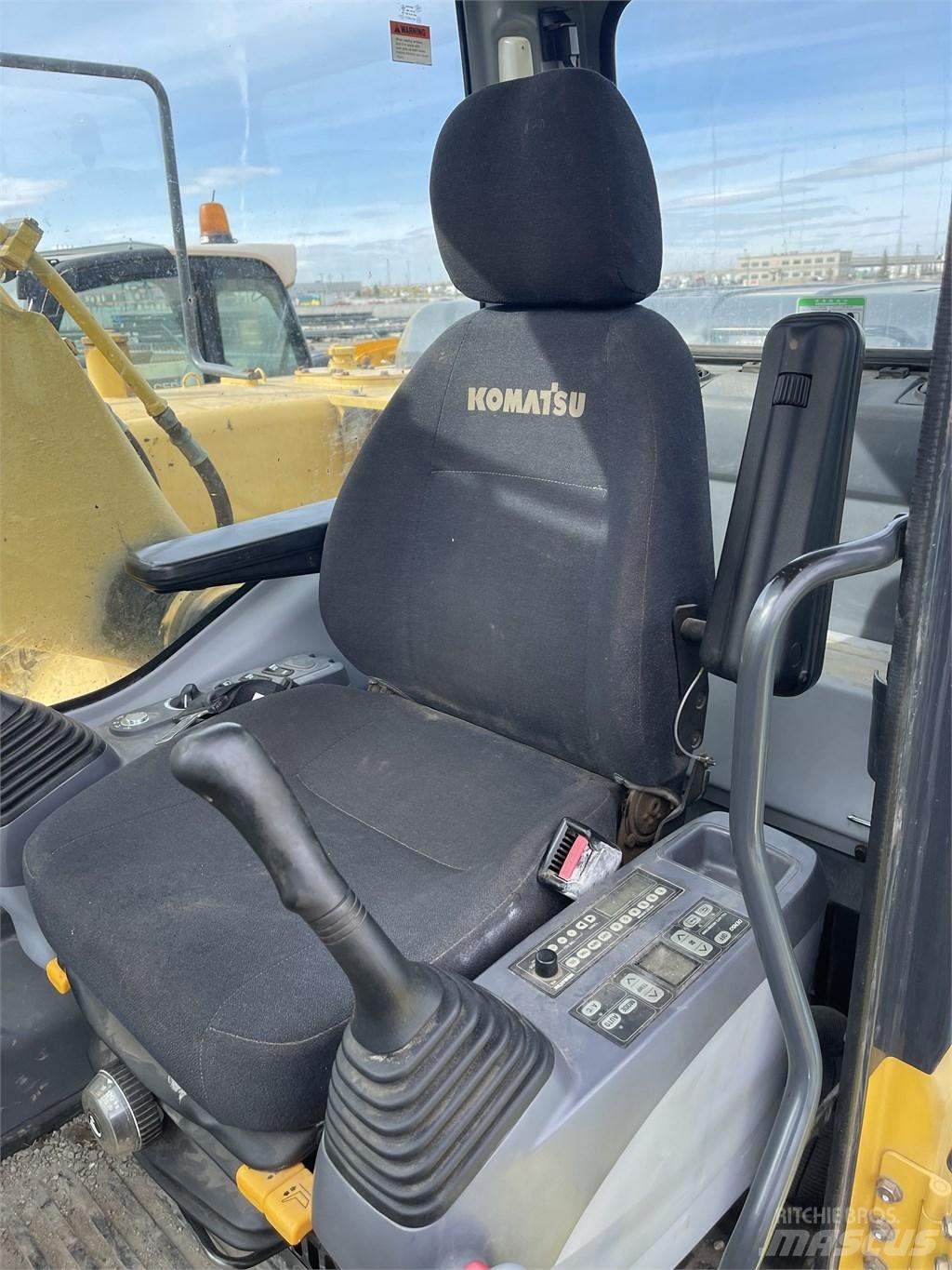 Komatsu PC 200 LC-7 حفارات زحافة