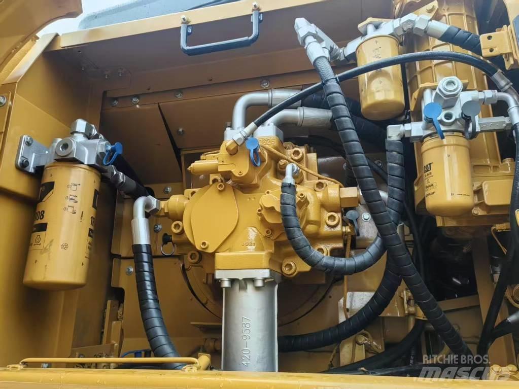 CAT 340 حفارات زحافة