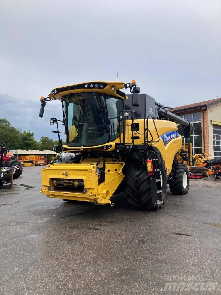 New Holland CR 8.90 حصادات