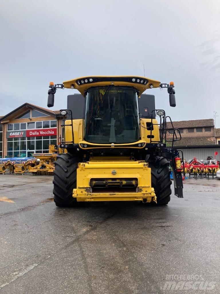 New Holland CR 8.90 حصادات