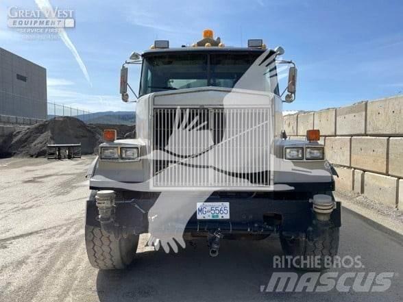 White/GMC WG شاحنات ذات صهاريج