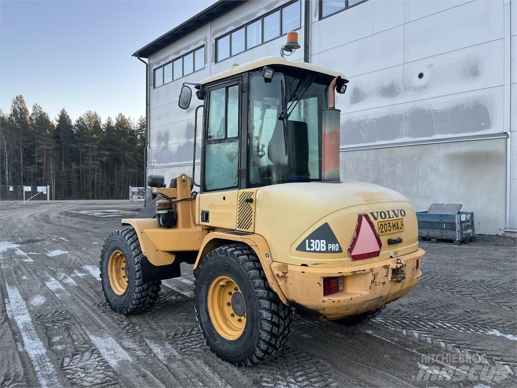 Volvo L 30 B لوادر بعجل